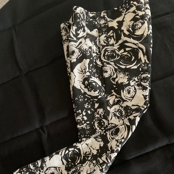 Mid Rise Ankle Length Cotton stretch pants - Picture 1 of 3